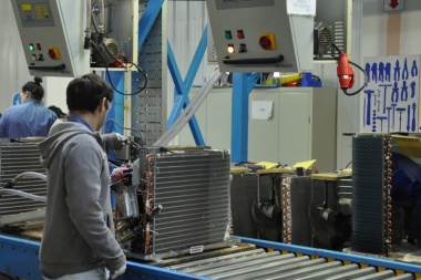 Contratados afuera: caen cerca de 800 puestos laborales en las empresas de Río Grande