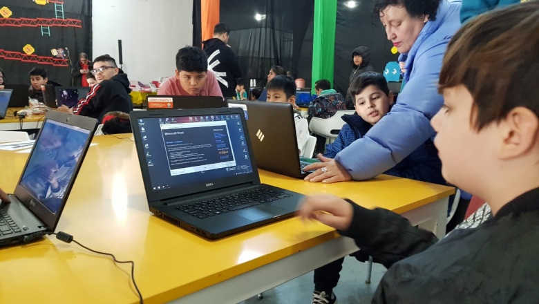 Con videojuegos, dibujos animados y sorteos, el Municipio festejó el “Día del Niño”