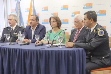 Brindan capacitación a efectivos de las fuerzas de seguridad