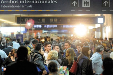 Gremios aeronáuticos anunciaron un paro en el comienzo de las vacaciones de invierno