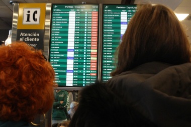 Empleados de Aerolíneas hacen asambleas y hay vuelos demorados y cancelados