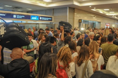 Conflicto en Aerolíneas Argentinas: cómo saber si un vuelo es cancelado o reprogramado en tiempo real