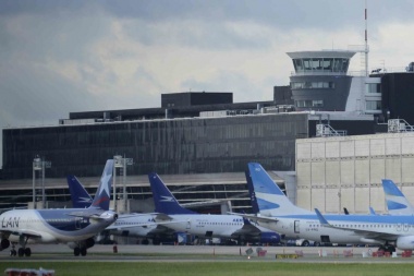Los pilotos dan marcha atrás con el paro tras una resolución del Gobierno y habrá vuelos