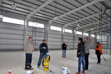 Nuevo gimnasio en Chacra XIII: Melella recorrió la etapa final de la obra