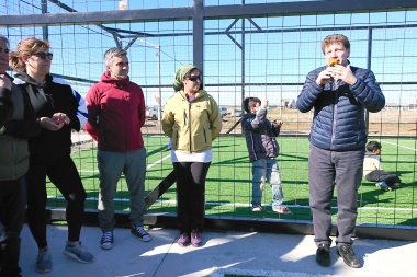 Melella encabezó la inauguración del playón deportivo del barrio Los Cisnes