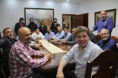 Recategorizaciones, sueldos y aguinaldo, los anuncios de Melella a gremios municipales