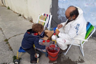 Van tomando forma las imágenes que plasman los artistas en los muros de Ushuaia