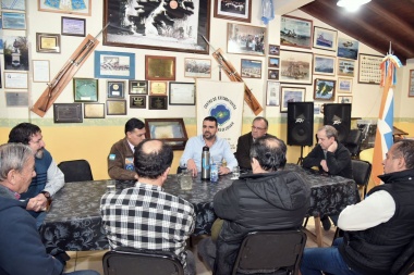 Malvinas: Vuoto entregó a excombatientes de Ushuaia la declaración de apoyo de más de 3 mil alcaldes latinoamericanos