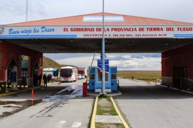 Más de 13.400 personas salieron de la isla por la frontera durante la última semana