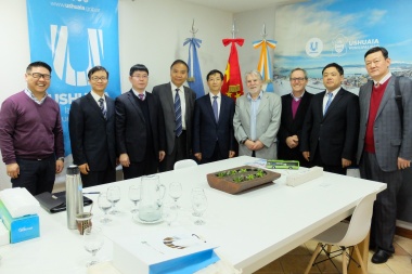 Reunión de intercambio y cooperación entre el Municipio de Ushuaia y representantes de  Zhenzhou