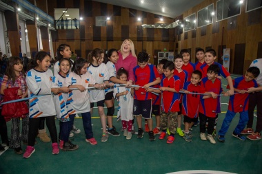 Bertone inauguró el nuevo gimnasio de la Escuela Nº 31 “Juana Manso” de Ushuaia