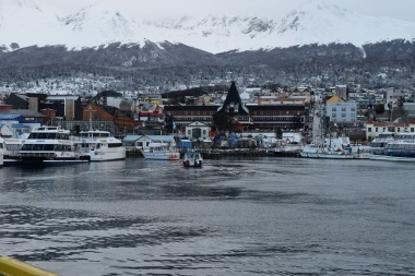 Más de 100 mil turistas al año recorren el Canal Beagle a bordo de catamaranes