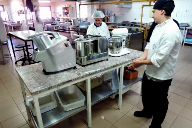 Gobierno entregó nuevo equipamiento al área de cocina del Hospital Regional