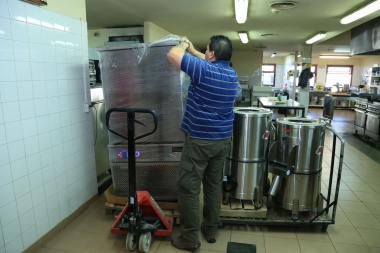 Entregaron nuevo equipamiento al sector de cocina en el Hospital Regional Río Grande