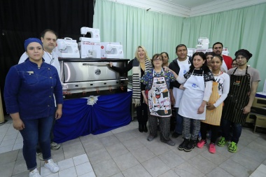 Bertone entregó equipamiento al Centro de Formación Laboral "Manuel Belgrano"