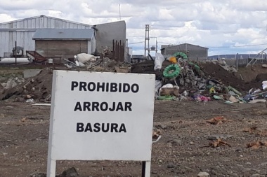 Por residuos del cementerio en un descampado, el Municipio inició una investigación interna