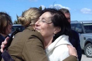 Llegaron al continente los restos de un caído en Malvinas: es el segundo después de la guerra