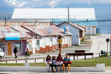 Polémica en puerta: Aseguran que Puerto Williams le "roba" el título de ciudad más austral del mundo a Ushuaia