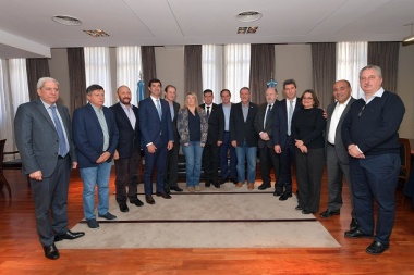 Gobernadores del PJ decidieron suspender reunión para definir una postura por el FMI