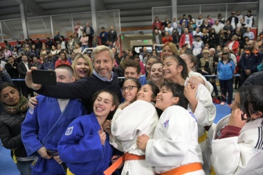 Bertone y Frigerio inauguraron un Polideportivo en el barrio Mirador de la Margen Sur