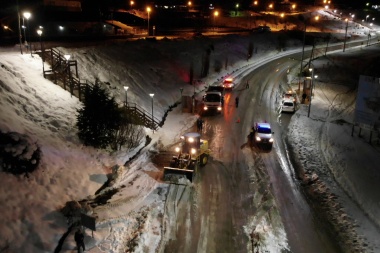 Operativo Invierno en Ushuaia: Continúan los trabajos de limpieza y despeje de calles