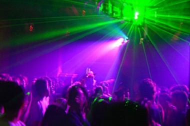 Ushuaia: Ya es obligatorio que haya mujeres como personal de control en locales nocturnos