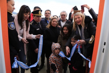 Gobierno inauguró un destacamento policial en Chacra 11 y entregó vehículos