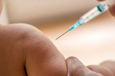 Meningitis: suspenden la vacuna en chicos de 11 años
