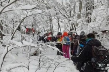 Separan a docentes por los padecimientos de alumnos que quedaron atrapados en medio de un temporal de nieve
