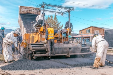 Recuperación vial: repavimentación en la calle Beauvoir