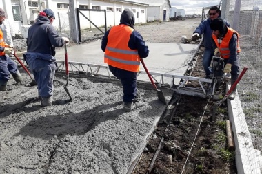 Se pavimentan calles y accesos en diferentes puntos de Río Grande
