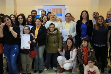 Bertone entregó personerías jurídicas a más de diez asociaciones civiles y Fundaciones