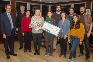 Bertone entregó un subsidio a los organizadores del Festival Internacional de Montaña