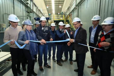 Bertone inauguró una línea de producción de Tecnomyl y reflotó la posibilidad de contar con un puerto en Río Grande