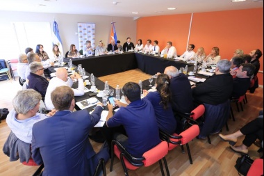 Empleo y contención social, los ejes de la primera reunión de Bertone con su gabinete