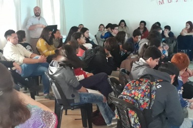 Gobierno dictó un taller sobre la problemática del consumo de sustancias en Tolhuin