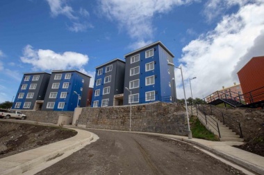 Culminó el sorteo de puertas de las 48 viviendas construidas para afiliados de APEL