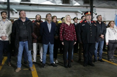 Bertone encabezó el acto por el 33° aniversario de los Bomberos Voluntarios de Río Grande