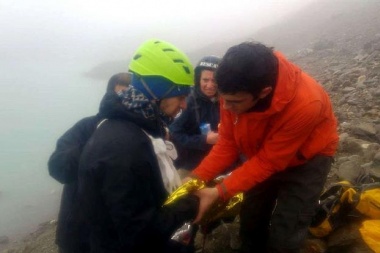 Rescataron a tres turistas europeos que cayeron en una grieta del glaciar Vicinguerra