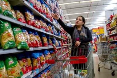 Por inflación y suba de tarifas, estiman fuerte caída del consumo en lo que resta del año