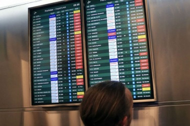 Cancelaciones y demoras en Aeroparque y Ezeiza por una asamblea de trabajadores de Aerolíneas y Austral