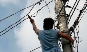 En Ushuaia detuvieron a una pareja por intentar "colgarse" de la luz