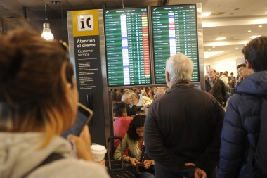Por el paro, Aerolíneas cancela sus vuelos del martes: unos 22 mil pasajeros afectados