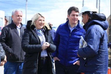 Bertone y Pérez recorrieron la obra de gas en el barrio 'El Mirador' de la Margen Sur