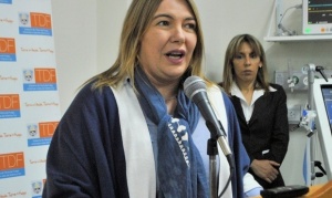Bertone firmó decretos de incremento salarial para los estatales