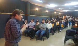 Melella entregó títulos de propiedad y preadjudicaciones de terrenos