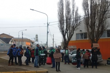 Trabajadores de Desarrollo Social reclaman por salarios y más personal