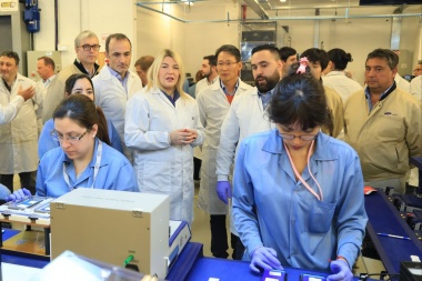 Para Caballero "es un orgullo" que Samsung fabrique sus nuevos modelos S9 en la Provincia