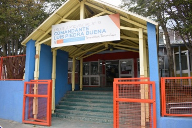 Gobierno denunció vandalismo y robo de equipos informáticos en dos escuelas de Ushuaia