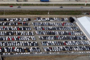 Impuesto a los autos stockeados: “El lobby de algunos concesionarios pudo más y perdimos la votación”